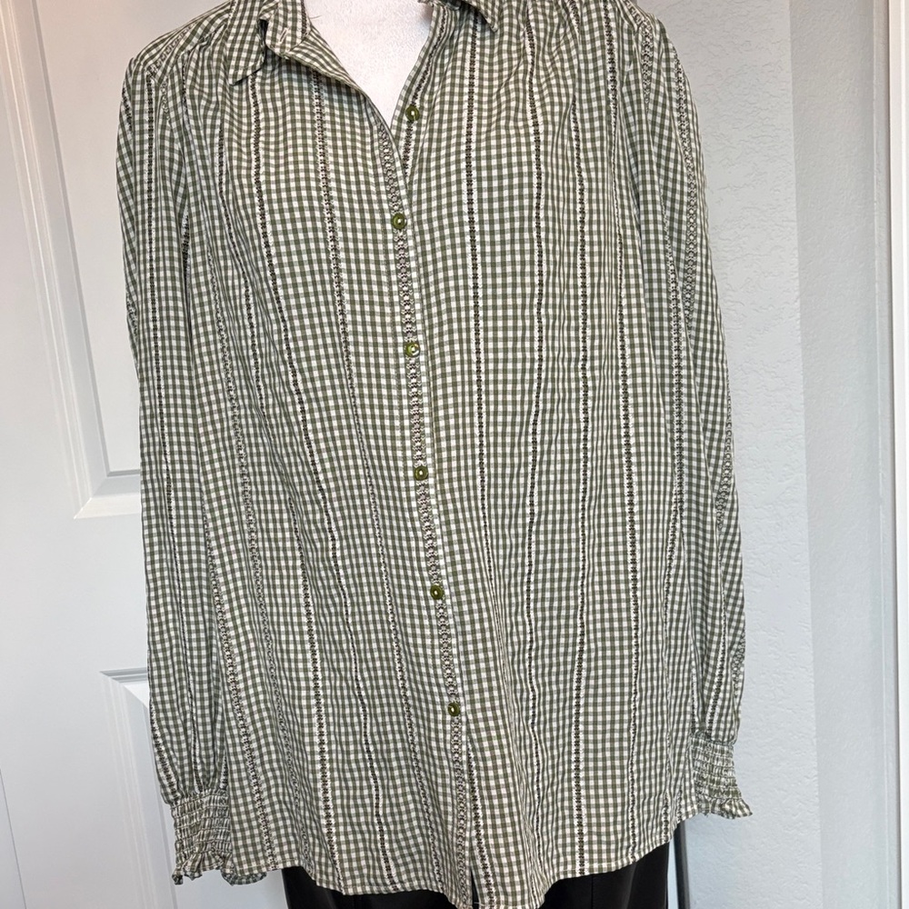 Max Studio Stylish Green P B B laid Button-Up Shirt